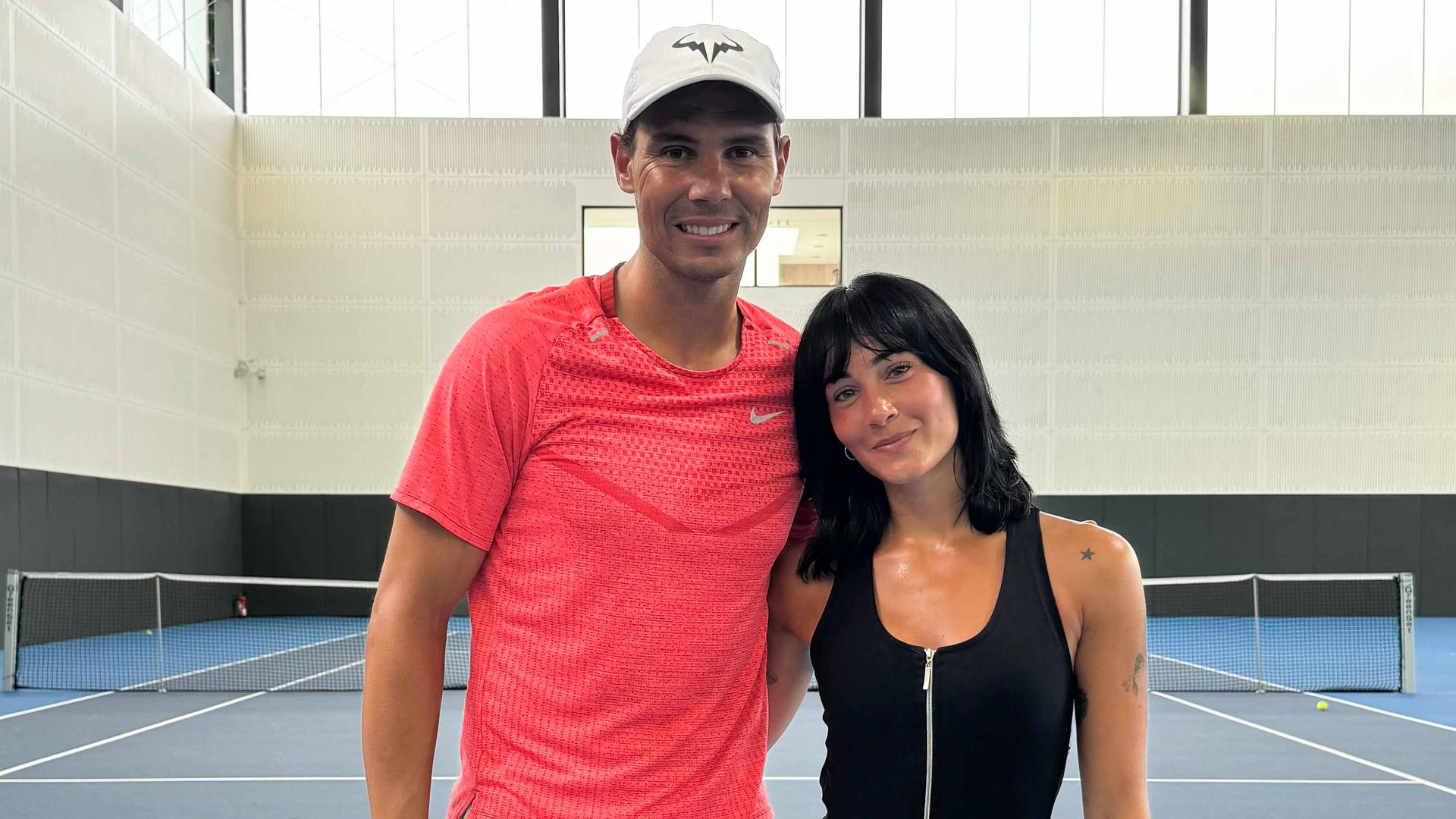 Aitana presume su talento en el tenis ¡jugando contra Rafa Nadal!