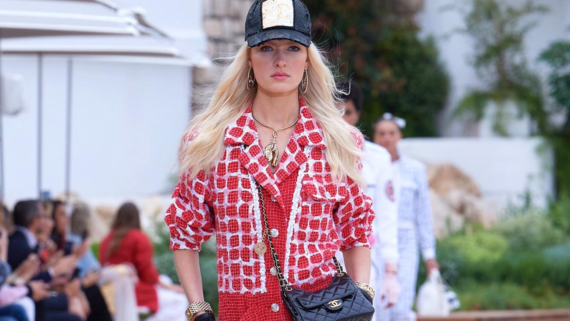 Del mono de 'tweed' a los vestidos transparentes, lo nuevo de Chanel desde Mónaco