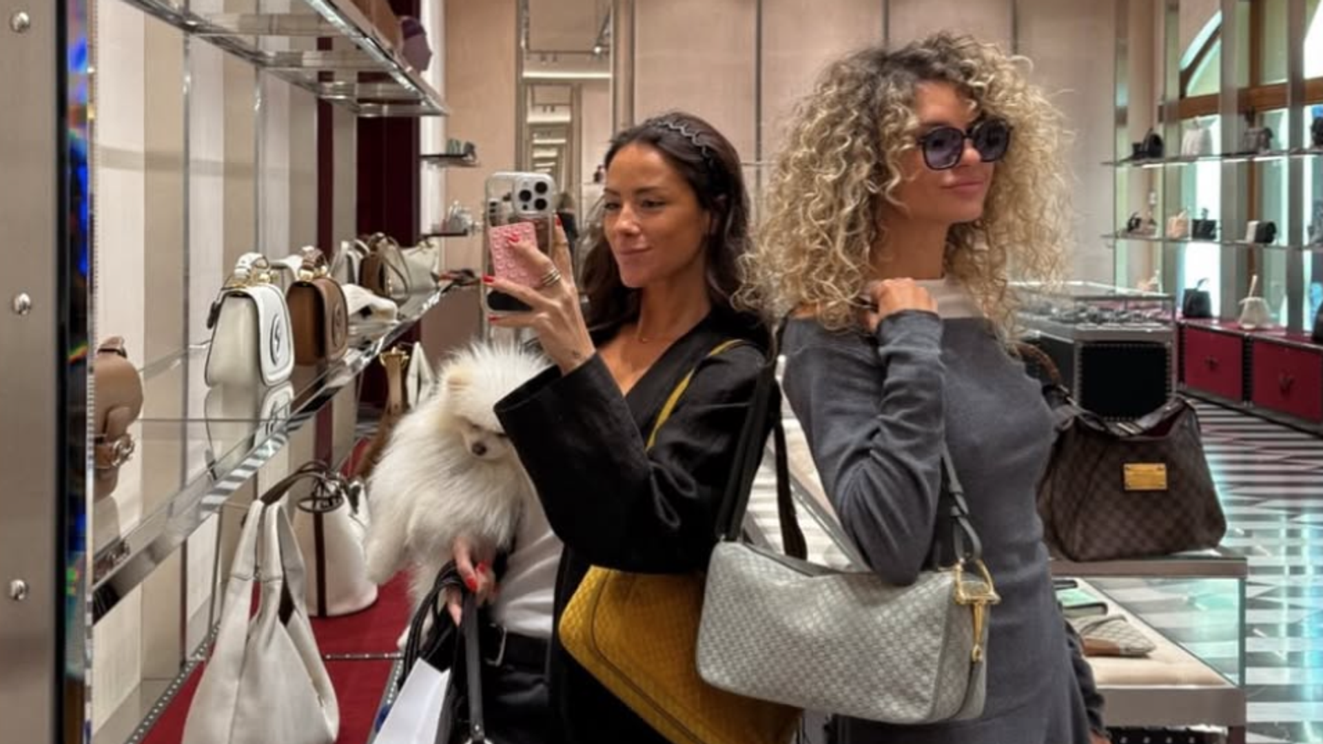 Sheila Casas junto a su cuñada, Melyssa Pinto