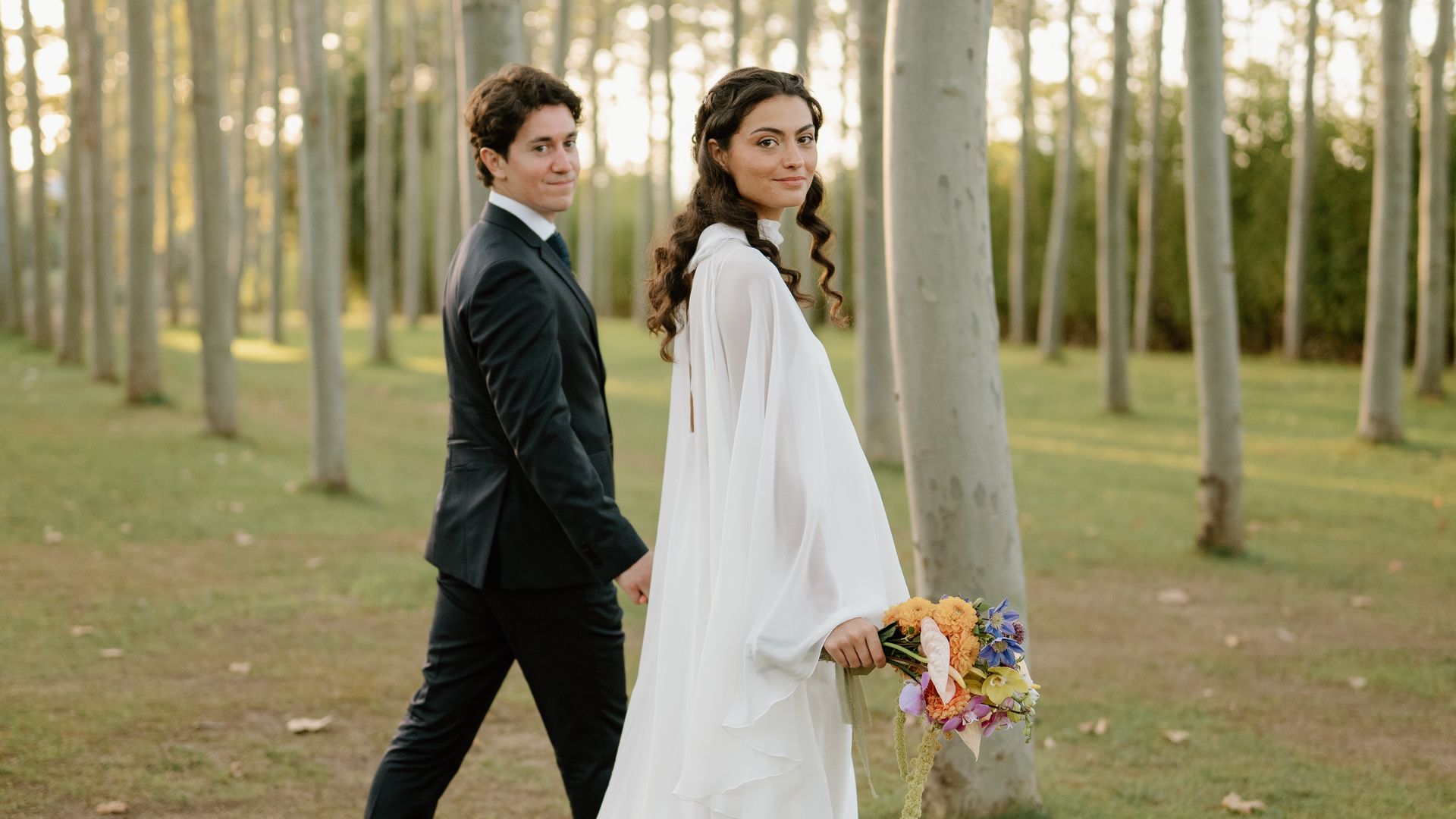Una boda de inspiración italiana en Barcelona: Laura, la novia del vestido 'piel de ángel' que se casó con el amor de verano que nunca pudo olvidar