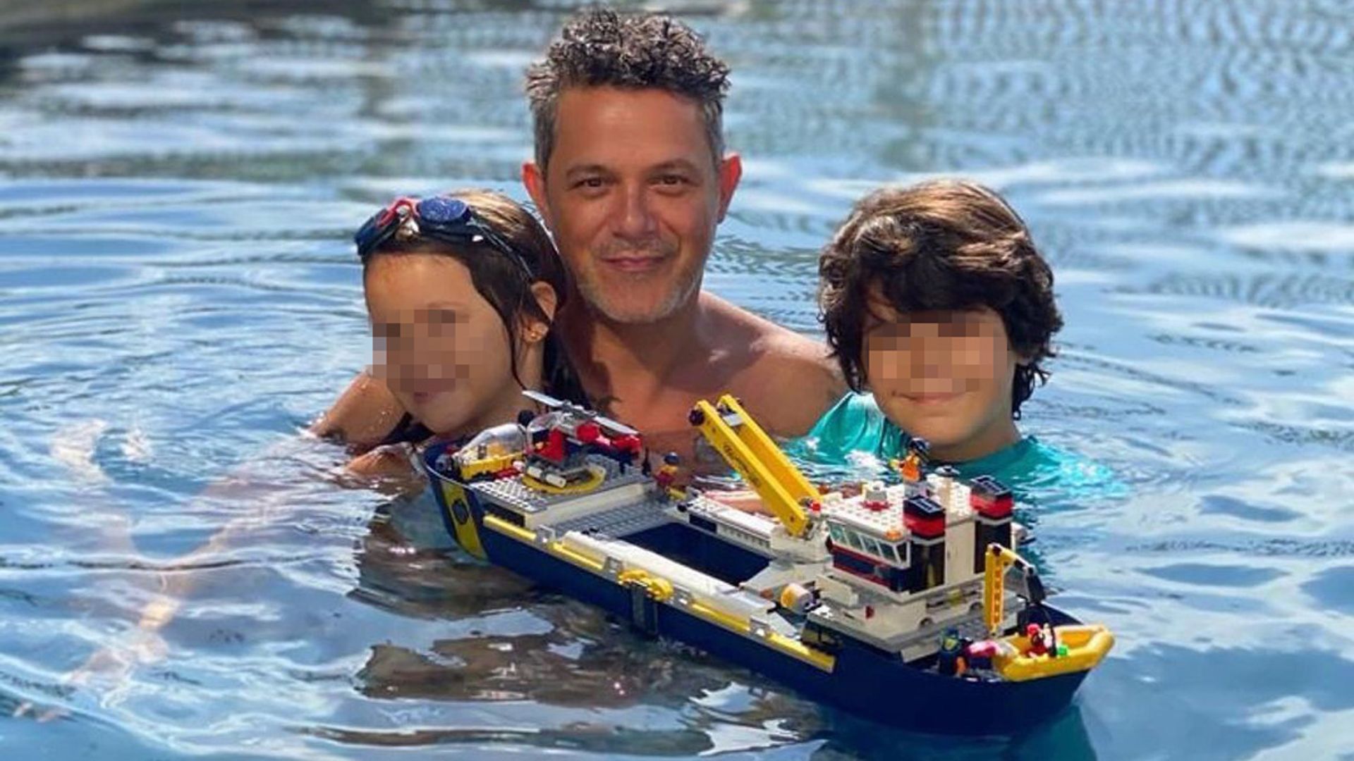 El hijo de Alejandro Sanz y Raquel Perera, toda una estrella en el último videoclip de su padre