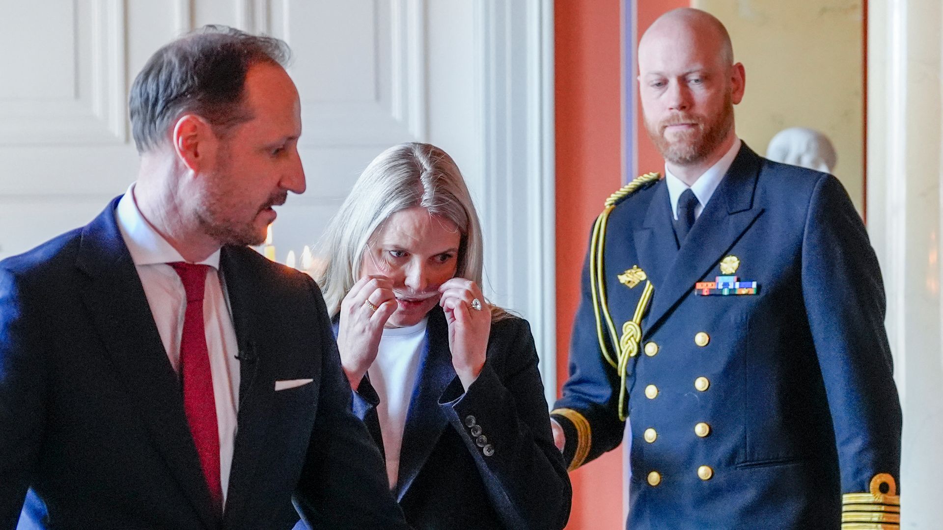 Haakon de Noruega, entre la espada y la pared, habla como nunca de Mette-Marit: "Es duro marcharme y dejarla"