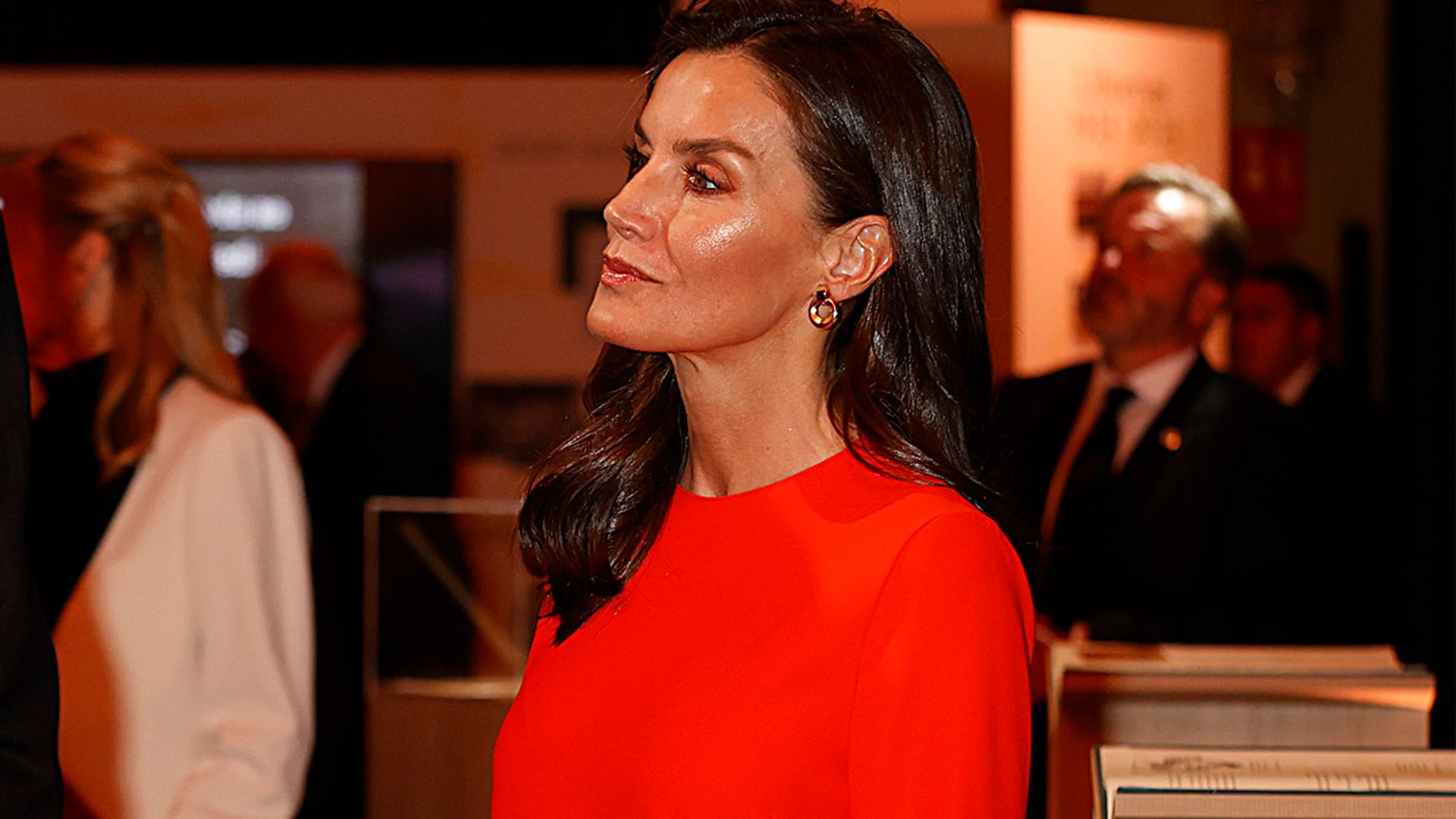 La reina Letizia adelanta el maquillaje bronce que llevaremos todo el verano
