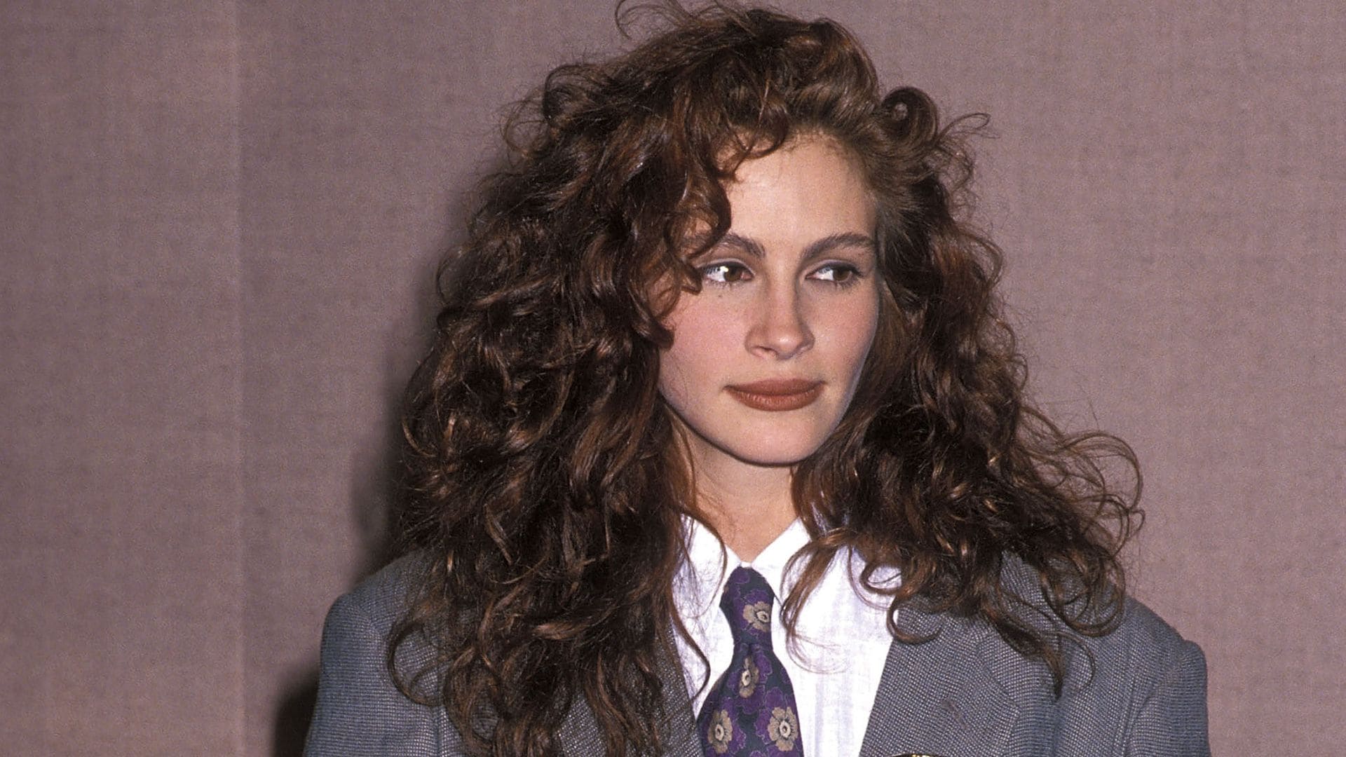 El traje de Julia Roberts que lo cambió todo: de revolucionar los Globos de Oro 1990 a convertirse en icono de moda