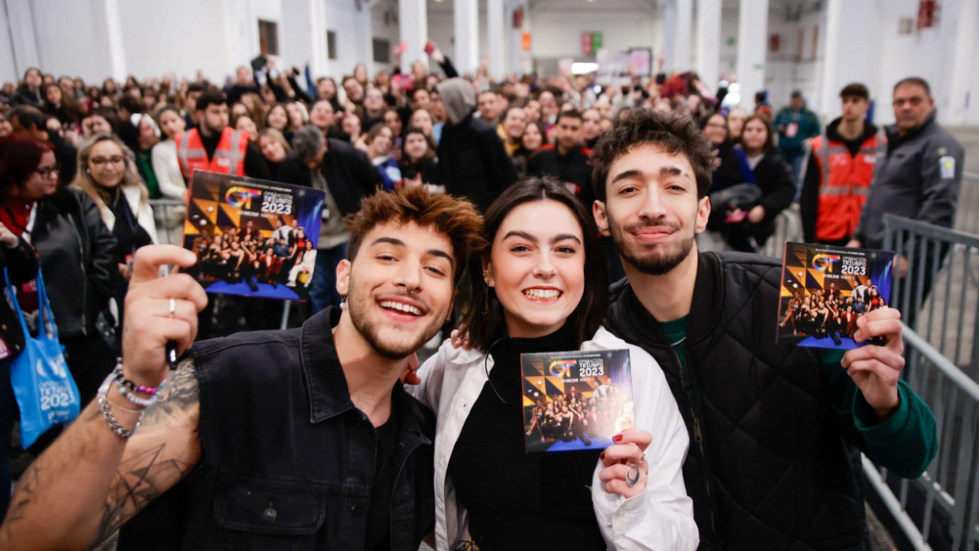 'Operación Triunfo' desata la locura en su firma de discos: nervios, emoción y colas desde las 6 de la mañana