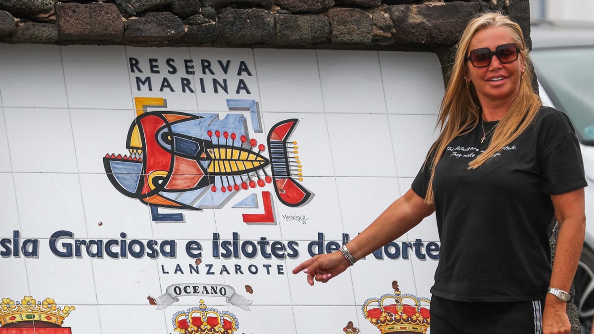 Belén Esteban, ya en Canarias para la boda de Anabel, cuenta cómo está la familia Pantoja