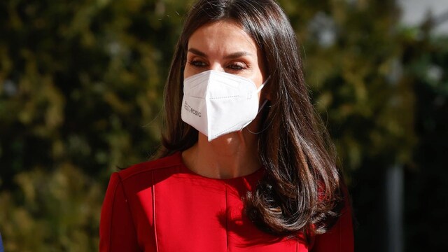 reina letizia traje rojo