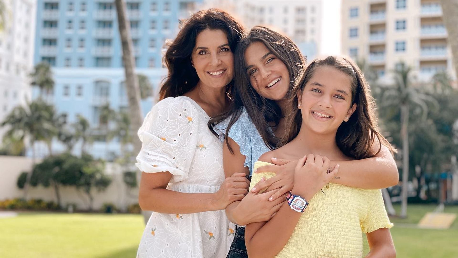 Mayrín y sus hijas, Romina y Julia
