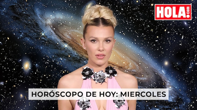 Millie Bobby Brown, en primer plano; de fondo la galaxia Vía Láctea
