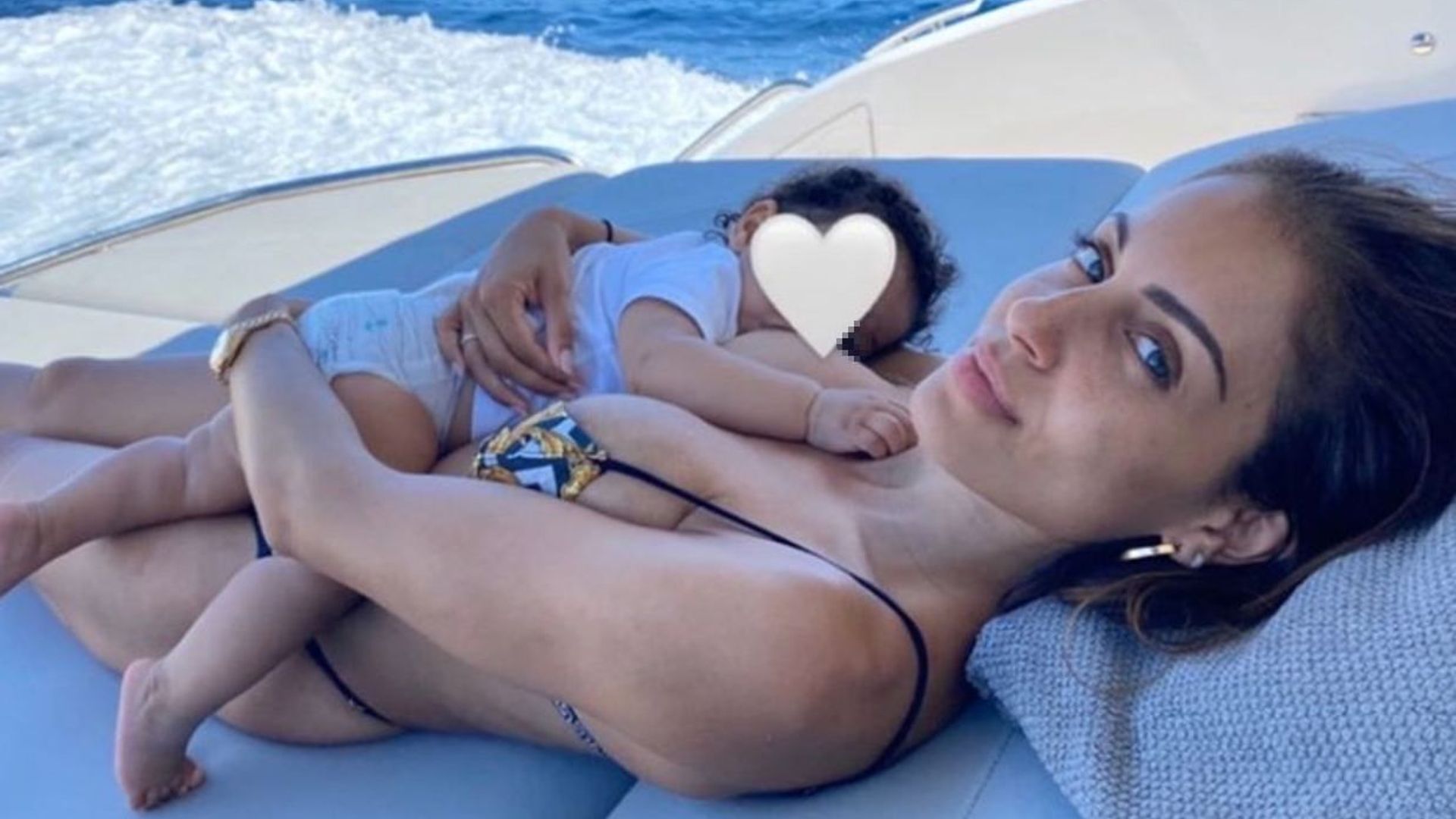 La idílica comida familiar de Hiba Abouk y su hijo Amín ¡que ha acabado con sorpresa!