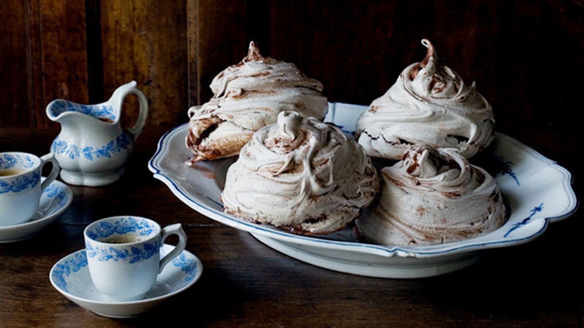 Remolinos de merengue y chocolate