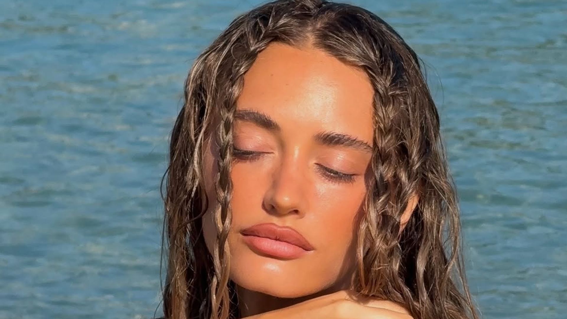 El frizz es como las arrugas para la piel: cómo evitar que tu pelo envejezca