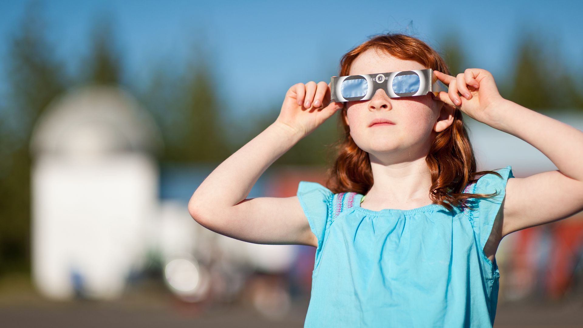 El aviso de un oftalmólogo si vas a ver el eclipse de hoy con niños: "Queremos que lo recuerden como una experiencia emocionante, no como un problema de salud"