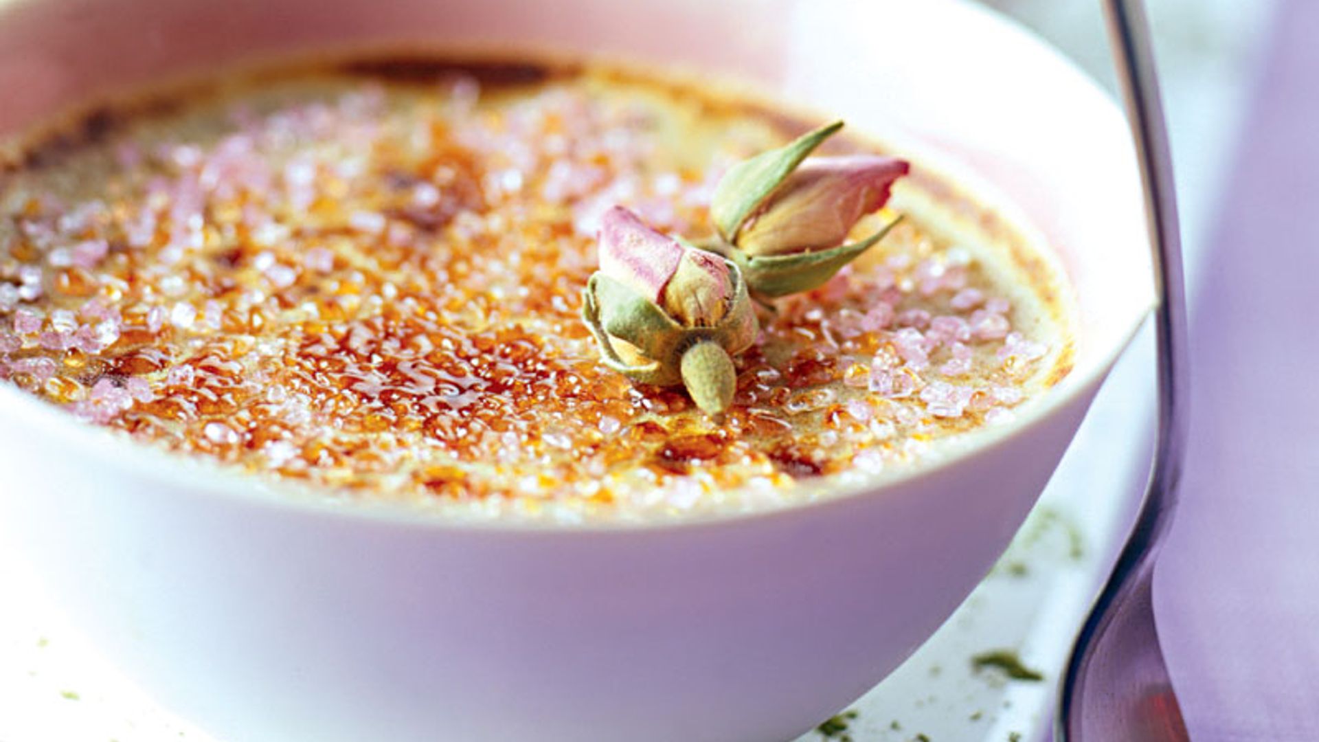 Crema caramelizada al agua de rosas