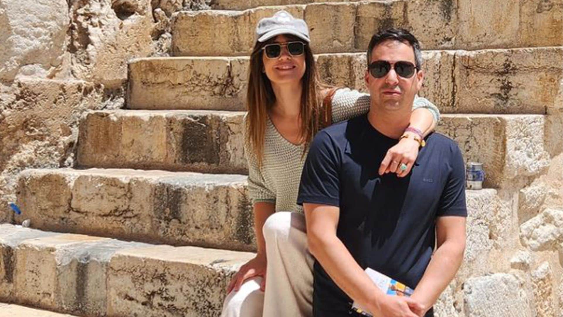 Isabel Jiménez abre el álbum de su viaje a Jerusalén con su marido y sus hijos