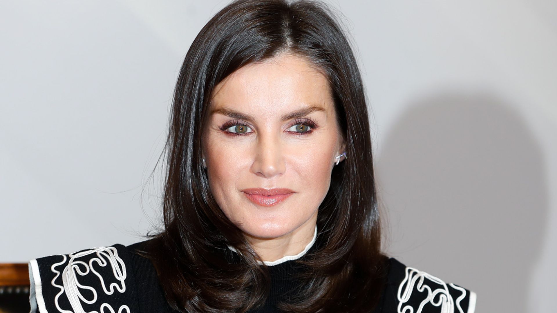 El champú que usa la reina Letizia y otros productos para tener una melena brillante