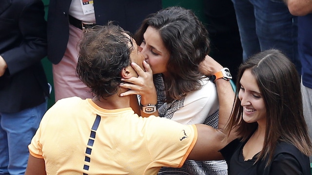 Nadal besa a Mery después de ganar un torneo en 2016