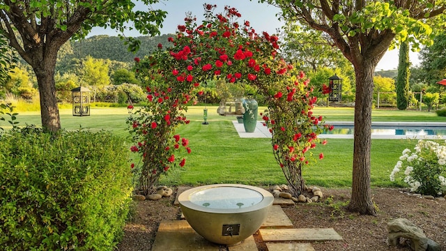 Arco floral en el jardín de ‘Indian Way’, el rancho que perteneció desde 2015 a Oliva Newton-John