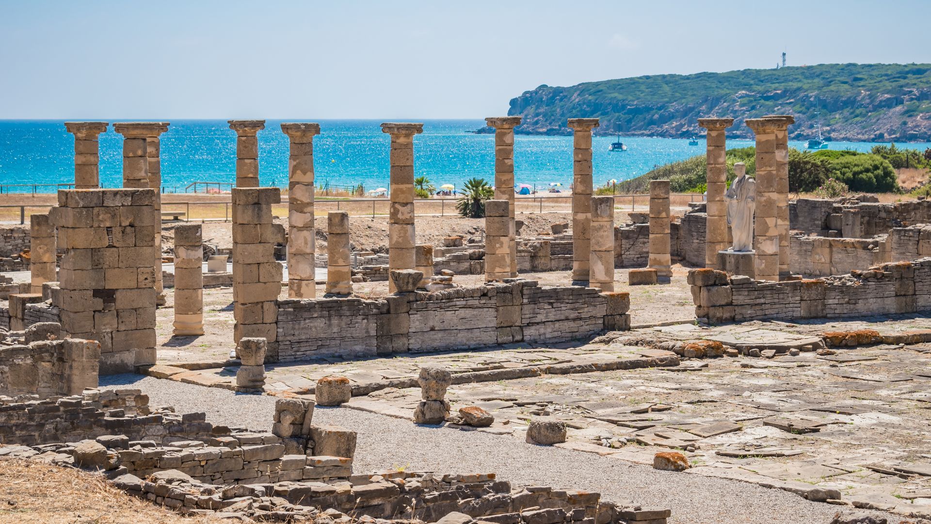 Ruinas romanas en la playa de Bolonia, Cádiz