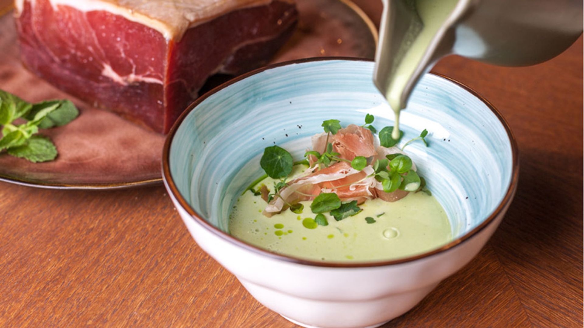 Crema de calabacín con jamón serrano