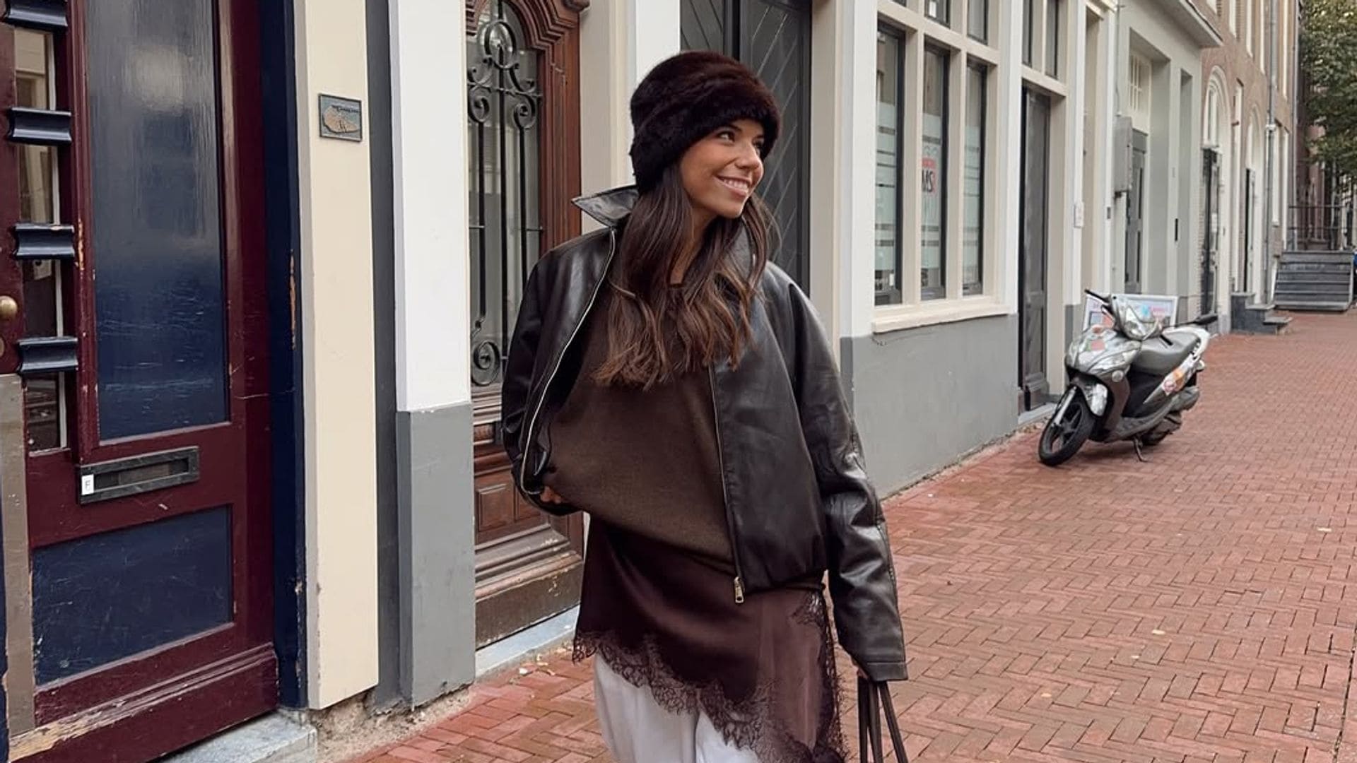 Esta es la cazadora que veo cada domingo a las chicas más cool cuando voy de brunch por Malasaña