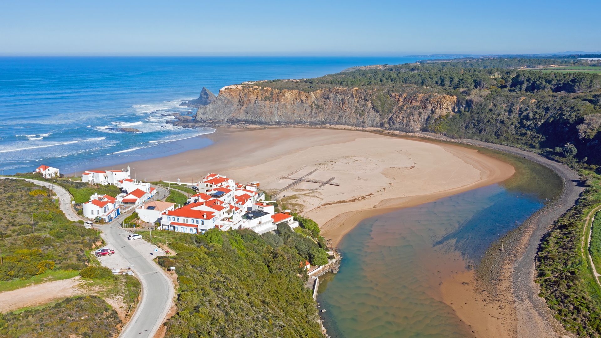 Pueblo y playa de Odeceixe, Algarve, Portugal
