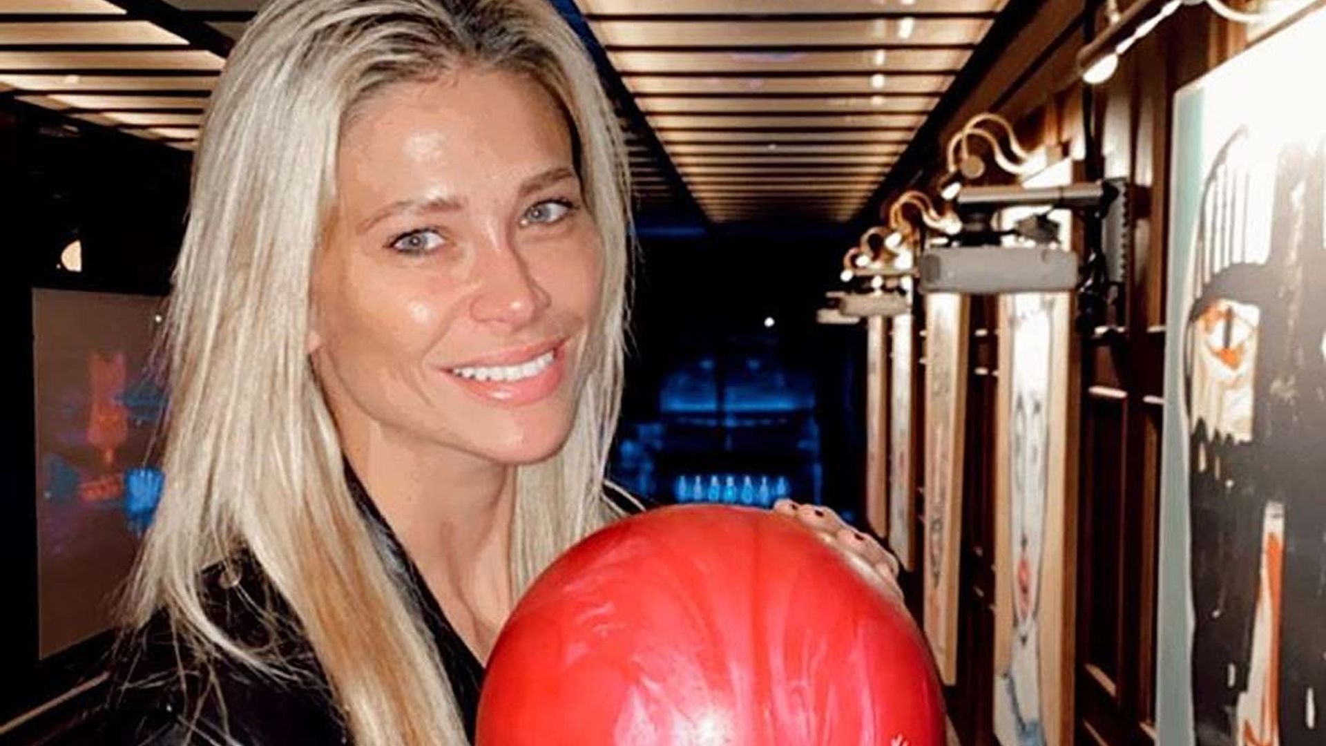 Carla Pereyra presume de puntería y demuestra su pericia con los bolos