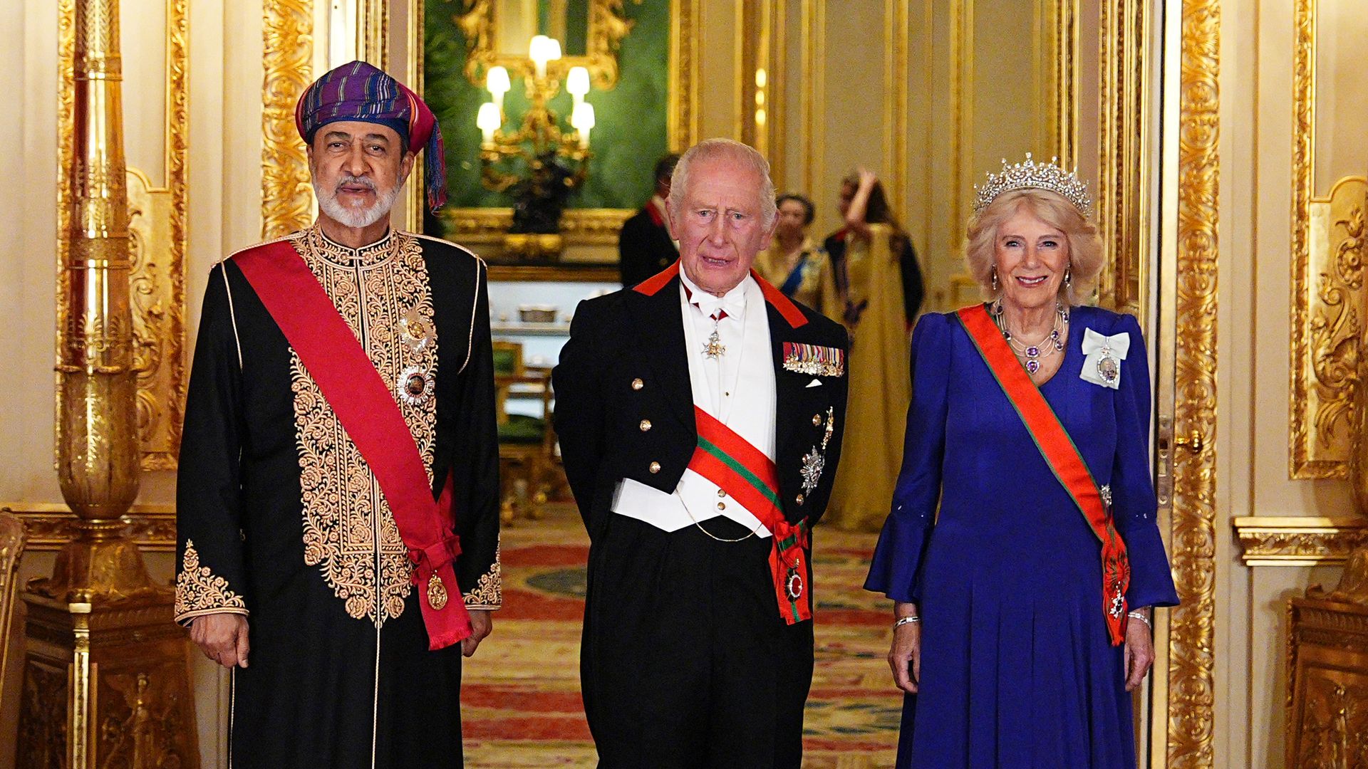 Los reyes Carlos y Camilla ofrecen un banquete de honor al Sultán de Omán