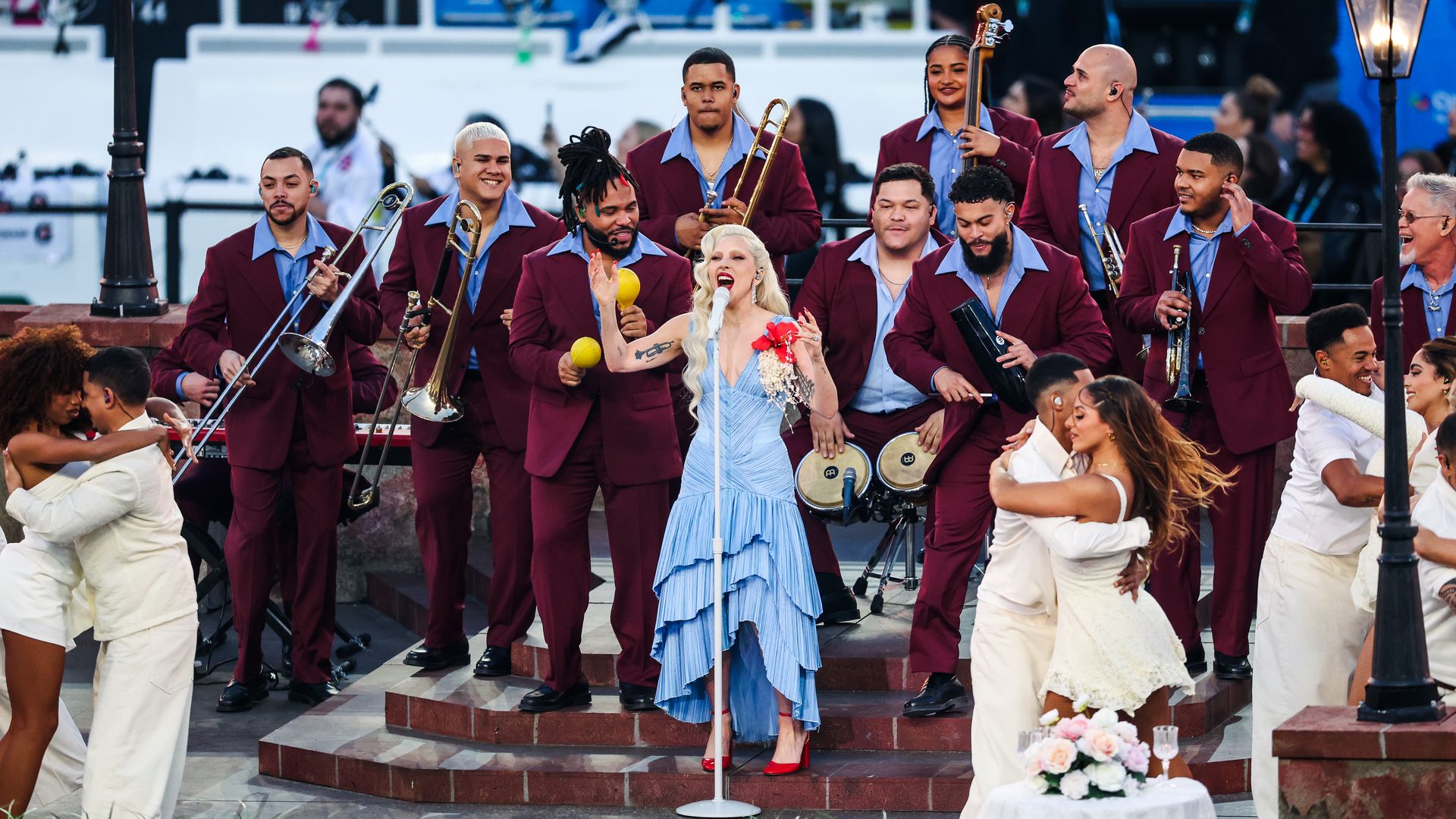 Desde los sonidos hasta el maquillaje, el Super Bowl estuvo rodeado de detalles latinos.