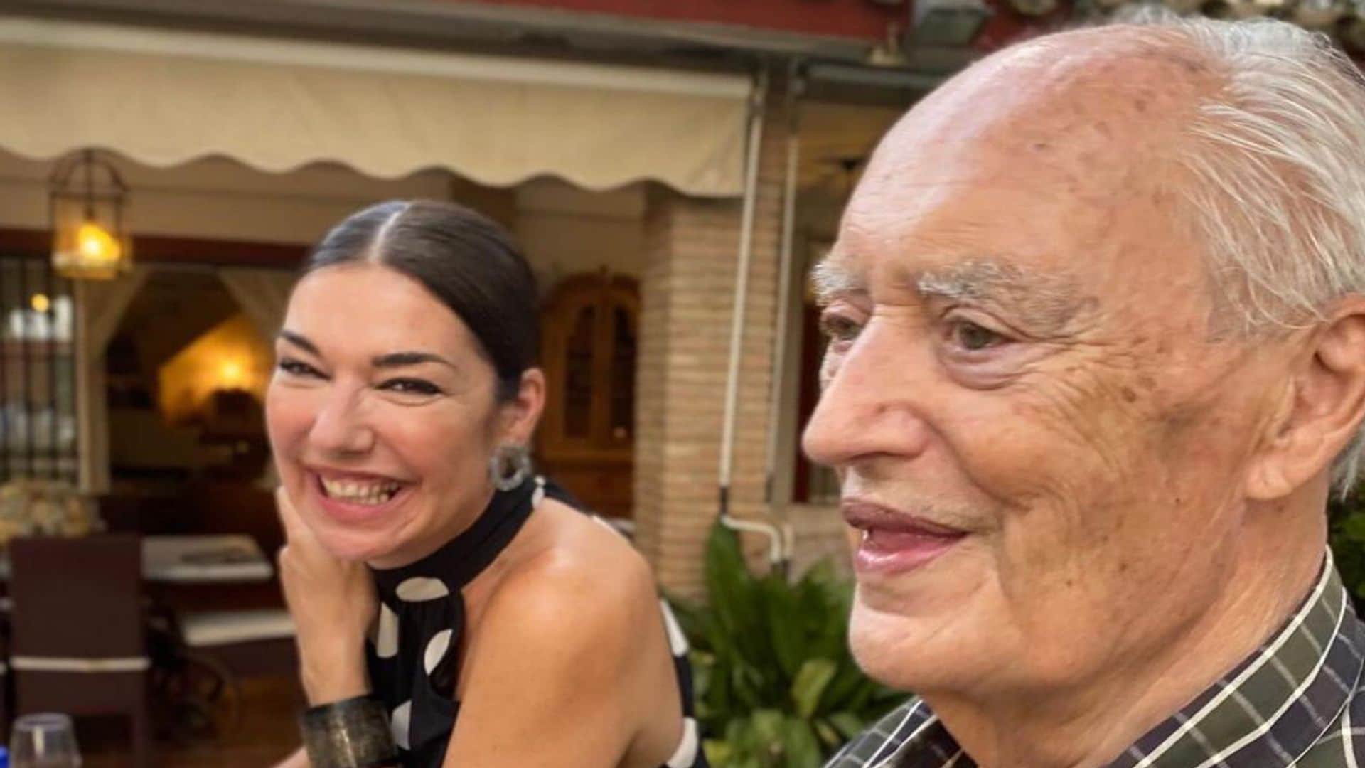 Raquel Revuelta llora la muerte de su padre
