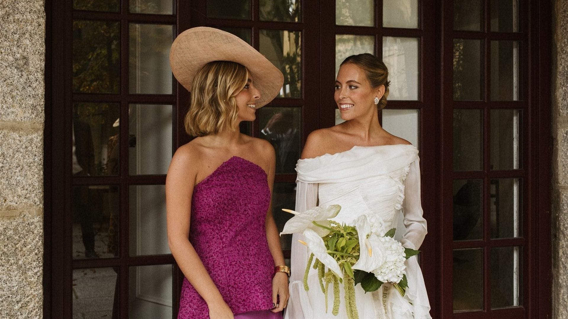La invitada más viral de esta boda en Madrid fue la hermana de la novia y vistió de color Buganvilla