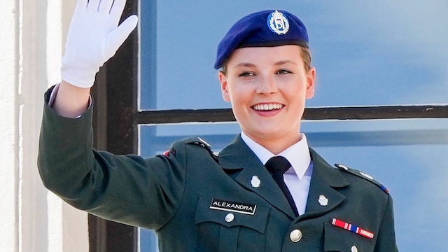 Ingrid de Noruega con el uniforme militar