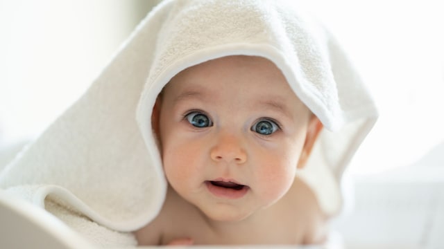 Bebé en la hora del baño
