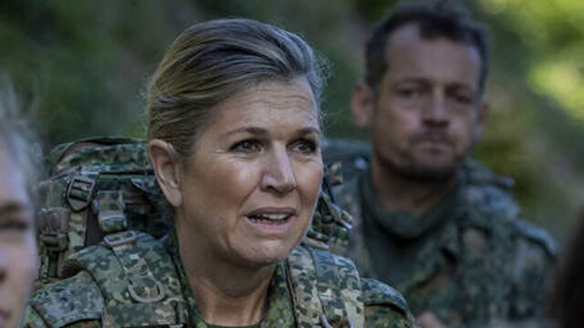 Máxima de Holanda en un entrenamiento miligar con reservistas