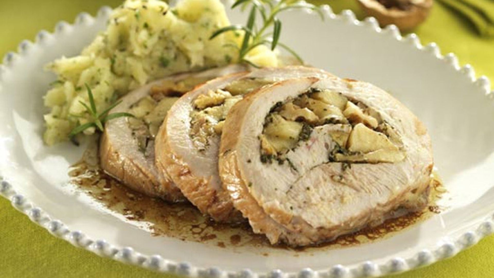 Pechuga de pavo rellena de manzana y nueces