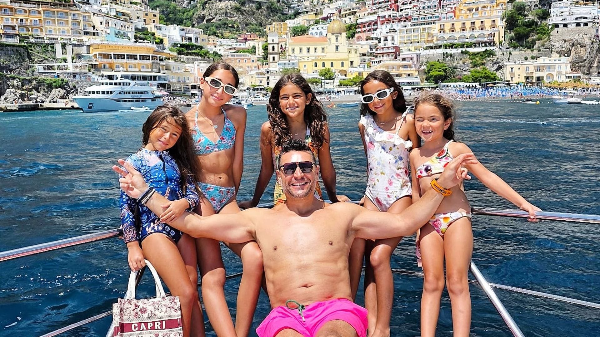 La familia de Jacky Bracamontes explora la costa de Amalfi en sus increíbles vacaciones por Italia