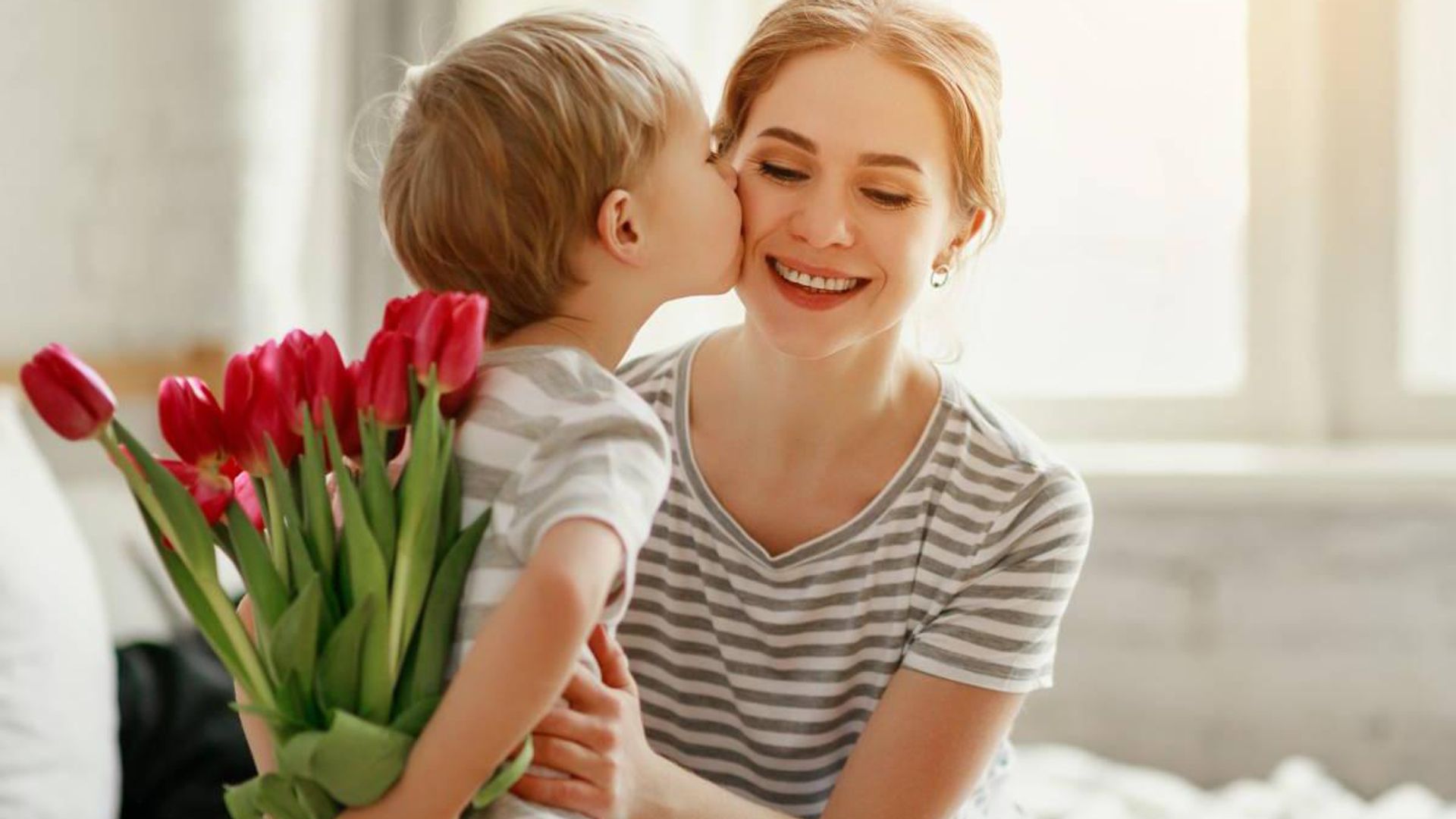 ¿Debo obligar a dar besos a mi hijo? Alternativas para cuando se niegue