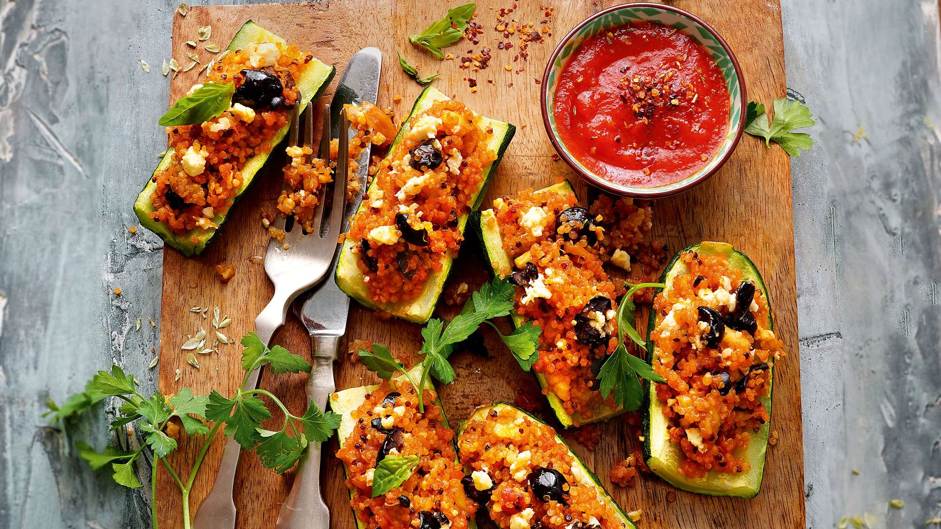 Fotografía de calabacines rellenos de quinoa