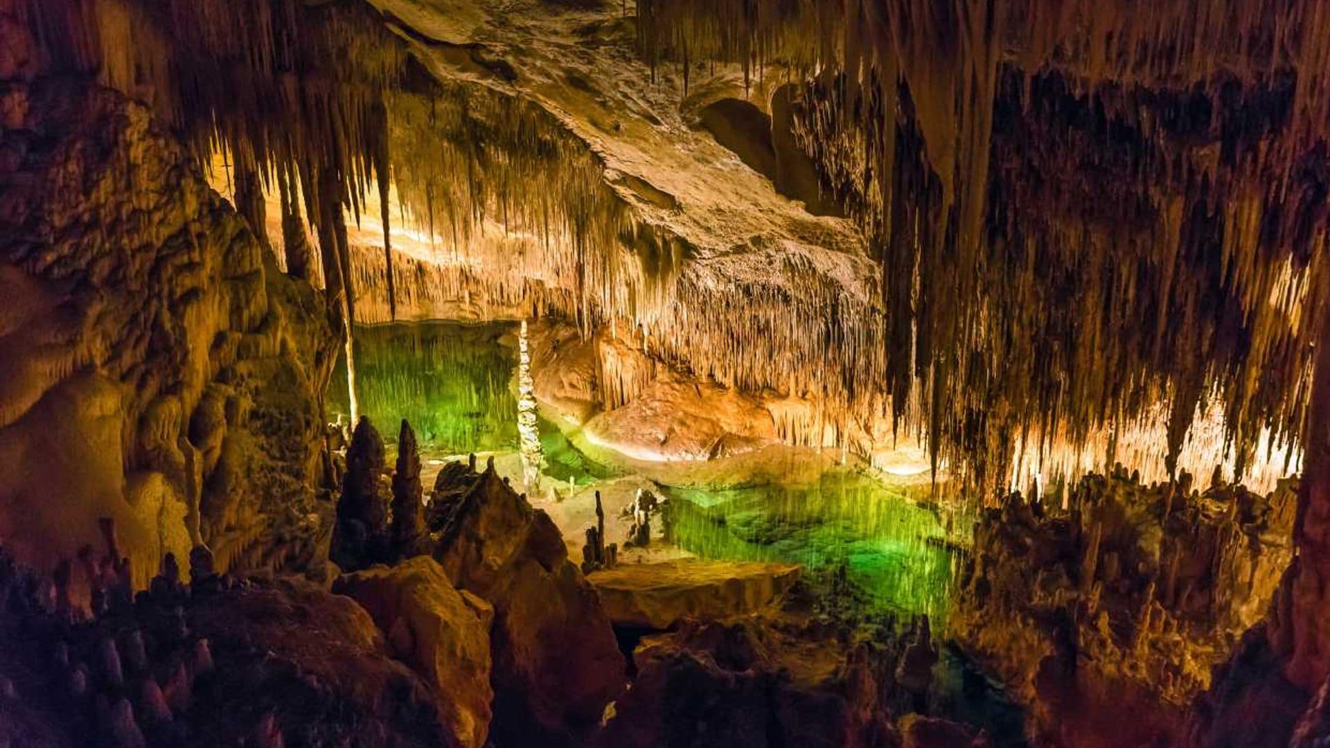 Estas son las cuevas más asombrosas de España 