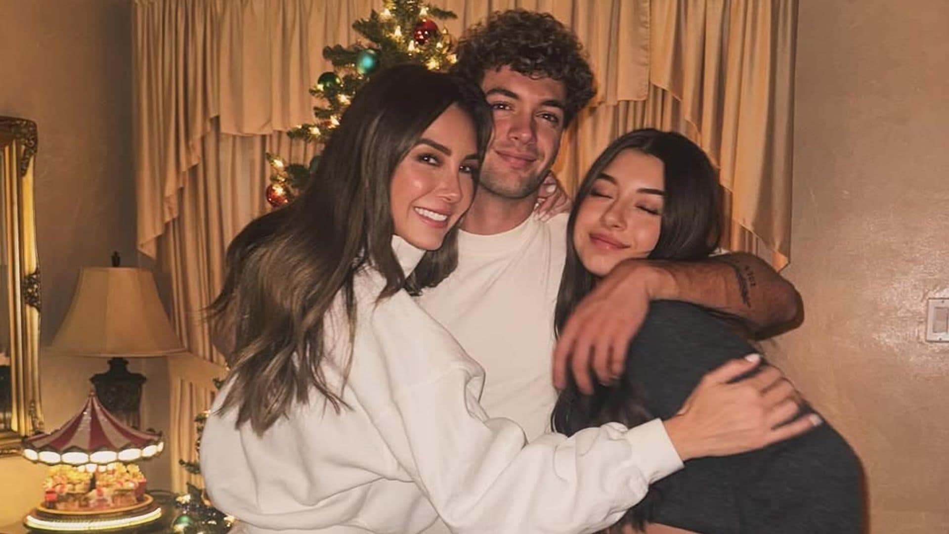 Sus hijos, Christopher Alexander y Kailey, la acompañaron para celebrar las fiestas con su familia materna.
