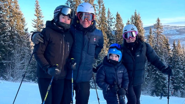 Victoria y Daniel de Suecia con sus hijos
