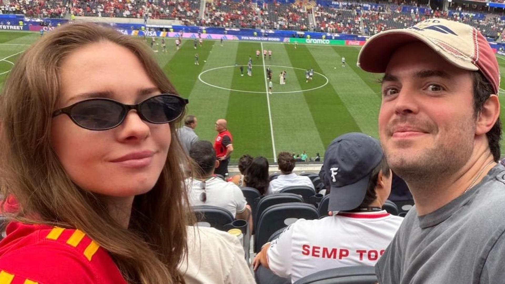 Stella del Carmen disfrutó del partido de España desde el estadio de Los Ángeles junto a su marido, Alex Gruszynski, con quien contrajo matrimonio el pasado octubre