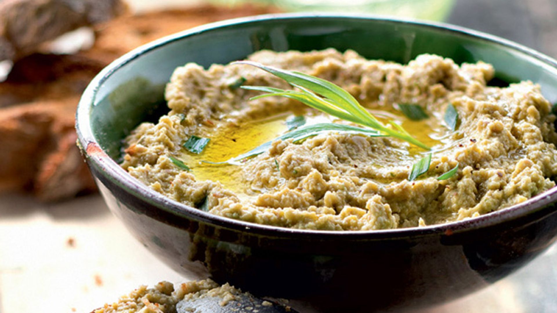 Paté de aceitunas verdes y almendras