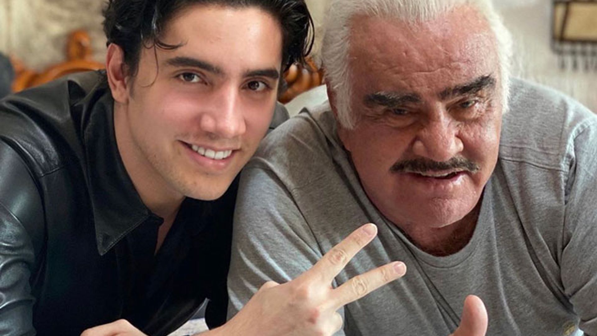 Alex Fernández recuerda con nostalgia que fue su abuelo, don Vicente, quien lo descubrió como artista