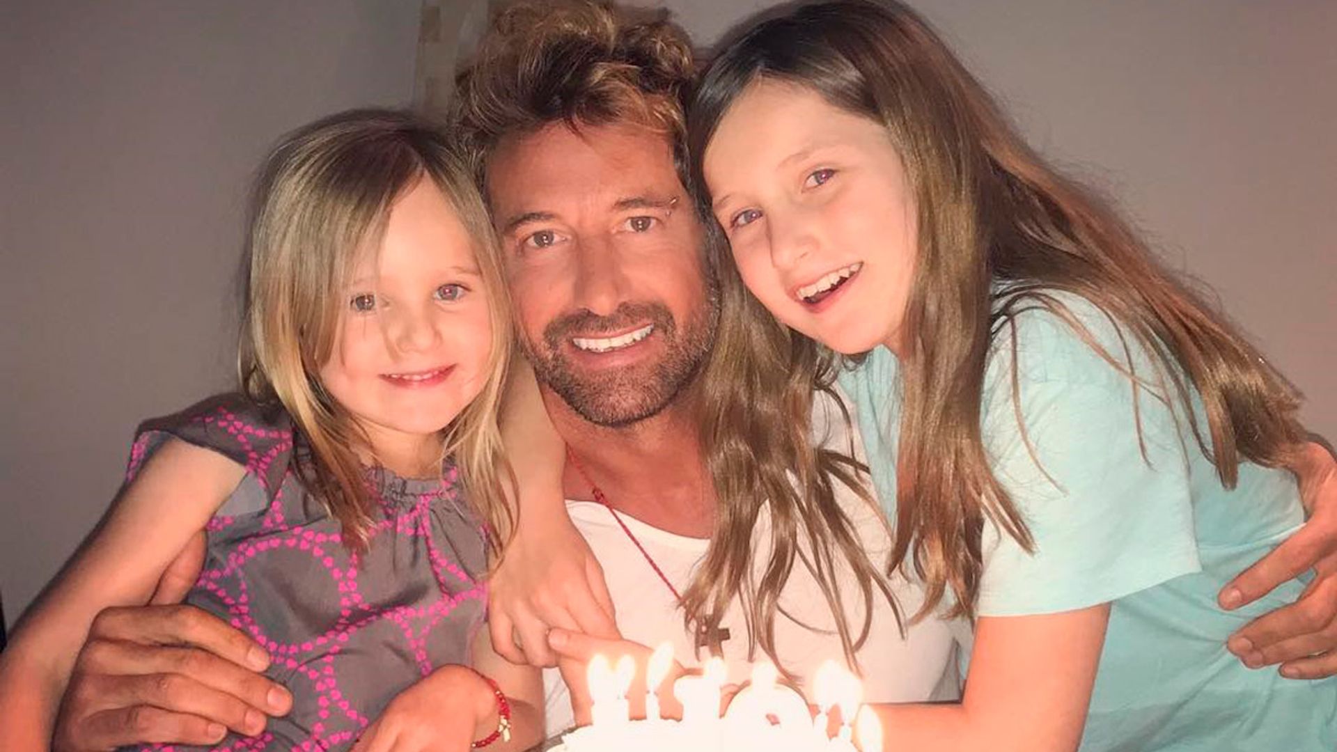 Gabriel Soto le envía un lindo mensaje a sus hijas desde la entrega de Premio Lo Nuestro