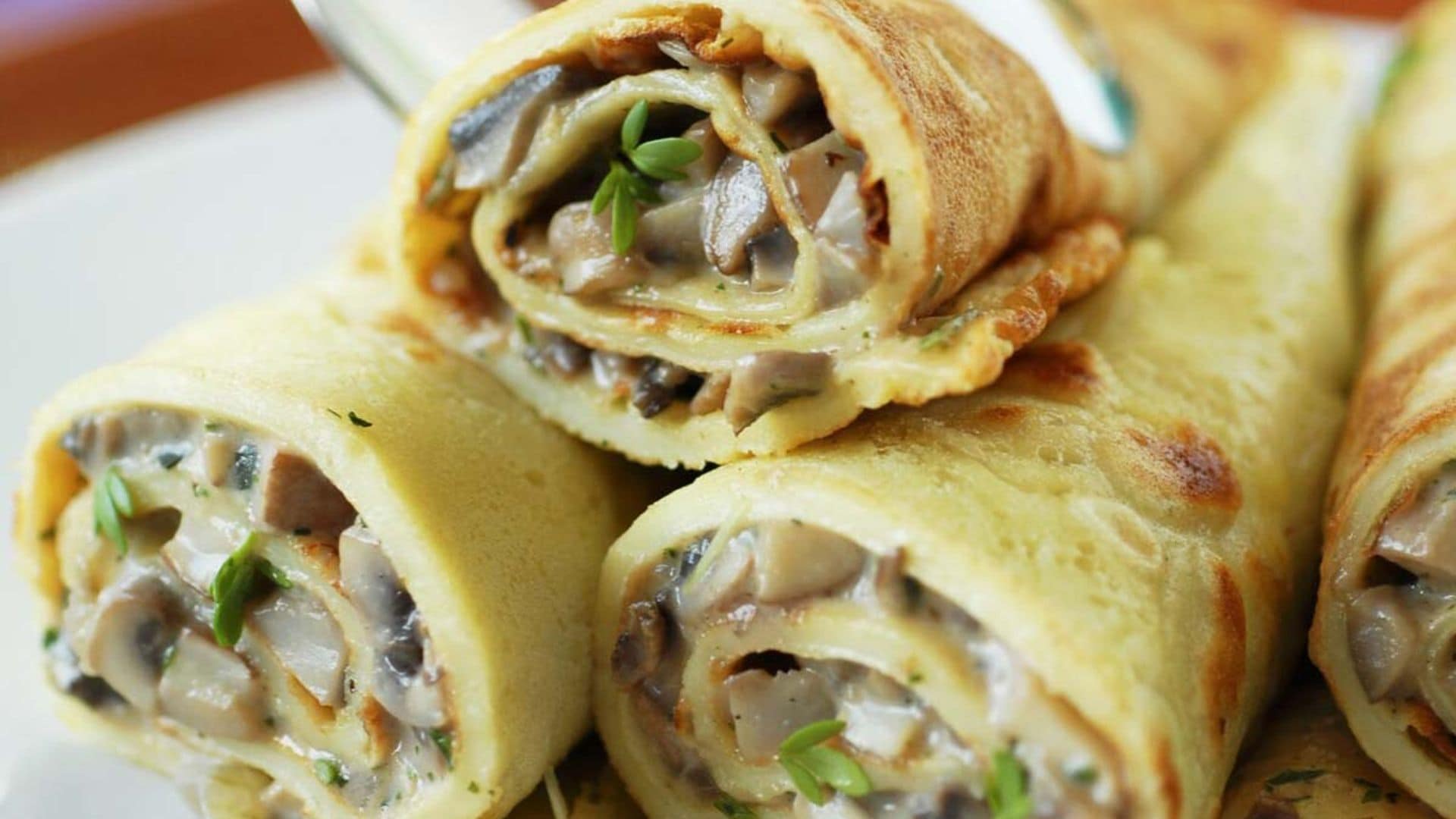 Crepes rellenos de angulas de monte