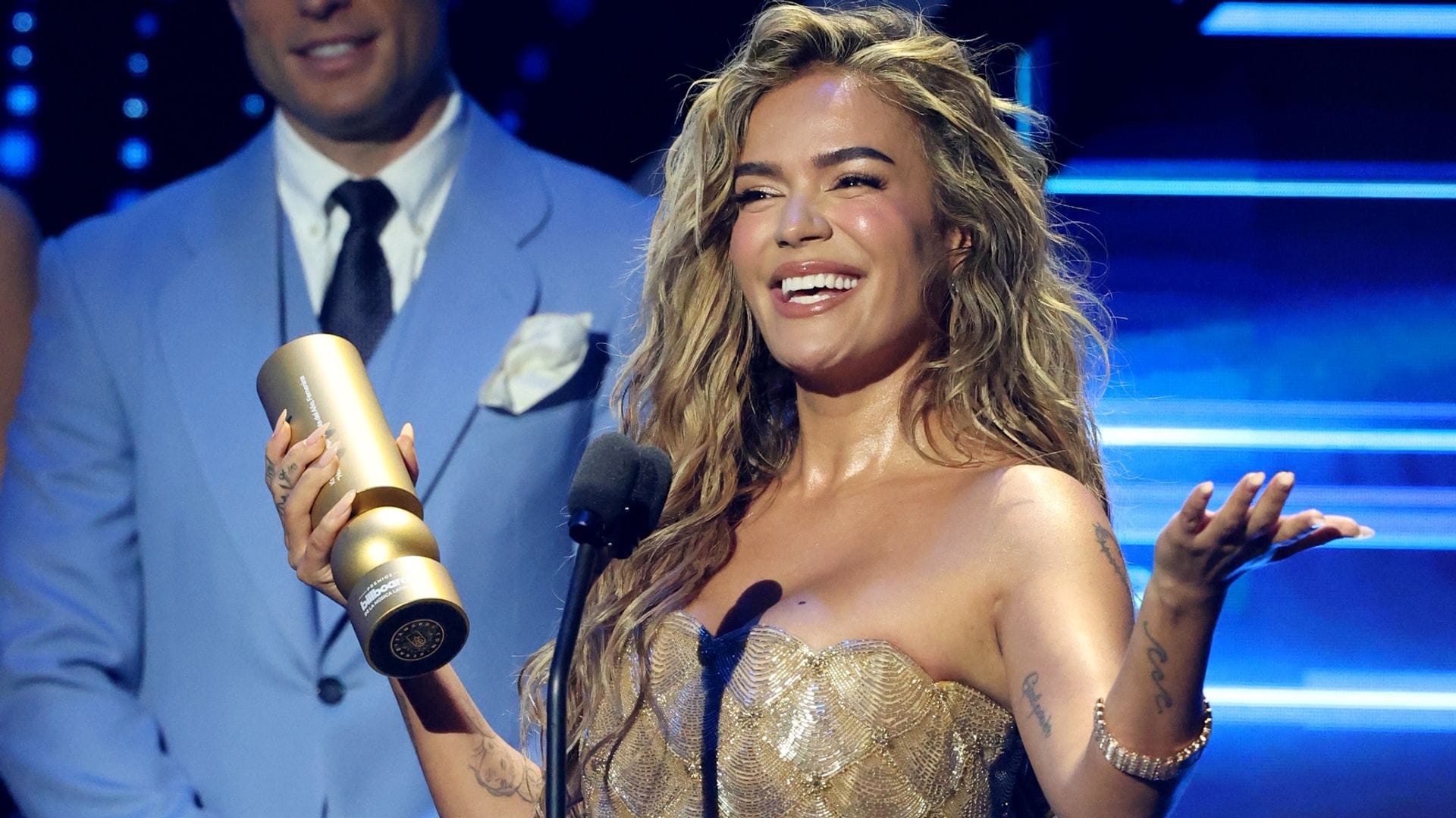 Karol G recibió ganó en la categoría “Hot Latin Songs” Artista del Año, Femenina.
