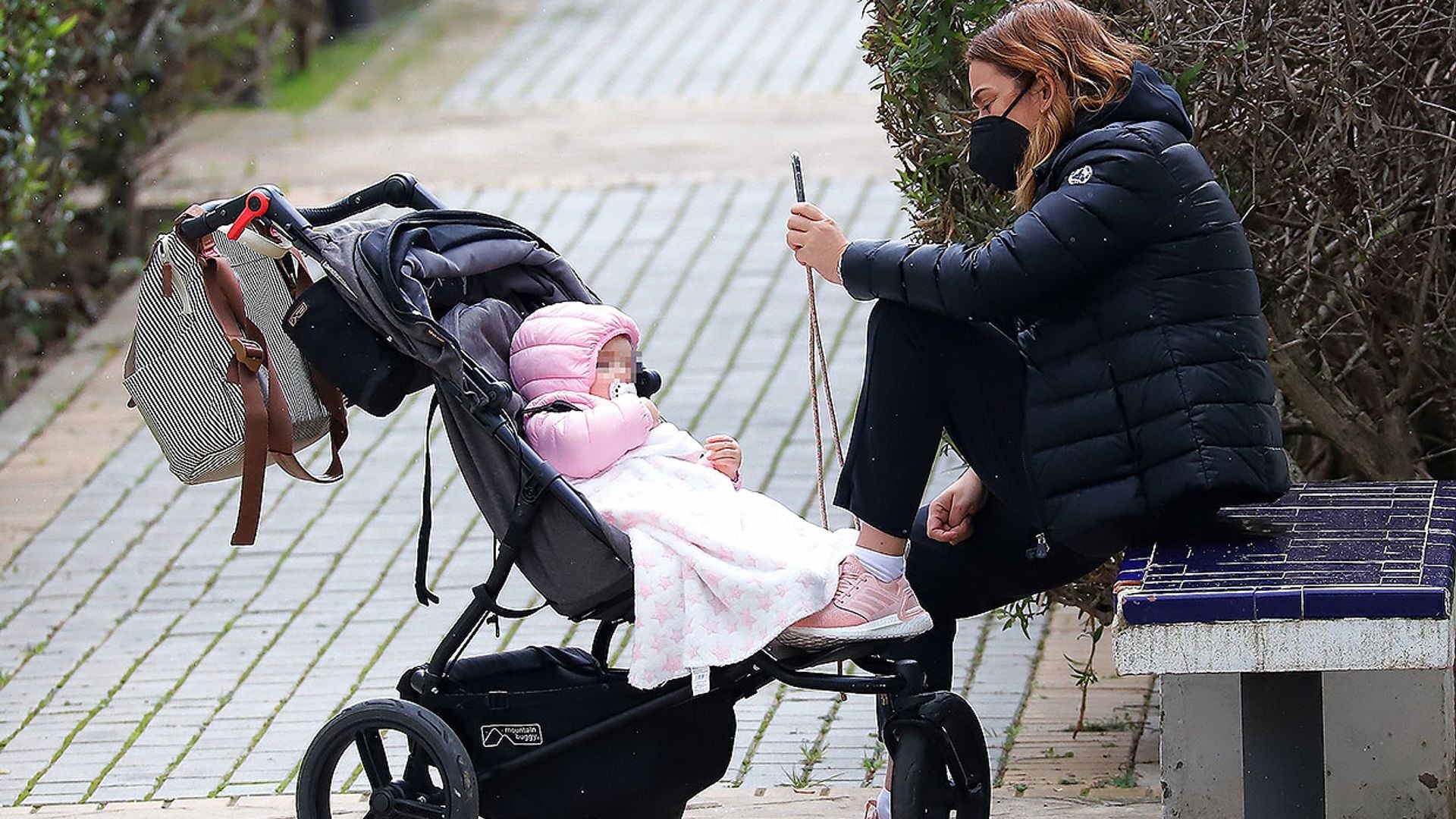 Toñi Moreno celebra el primer año de su hija Lola a golpe de 'flash'