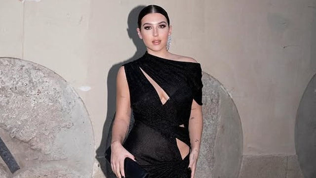 Alba Díaz con vestido negro de transparencias