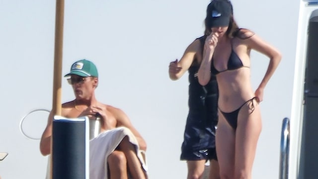 Dakota Johnson, Kate Hudson, Tom Brady y otras celebridades se reunieron a bordo de un yate de lujo en Ibiza para celebrar el cumpleaños de Mohammed Al Turki. 